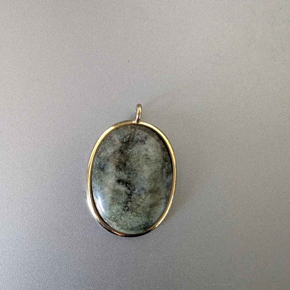 Polished Stone and Gold Tone Pendant